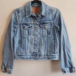 Levis Denim Jacket Womens Small Blue Trucker Jean Classic Button Up Vintage Wash
